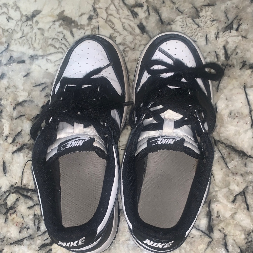 Nike Kids Sneakers in Black and White - Picture 6 of 7